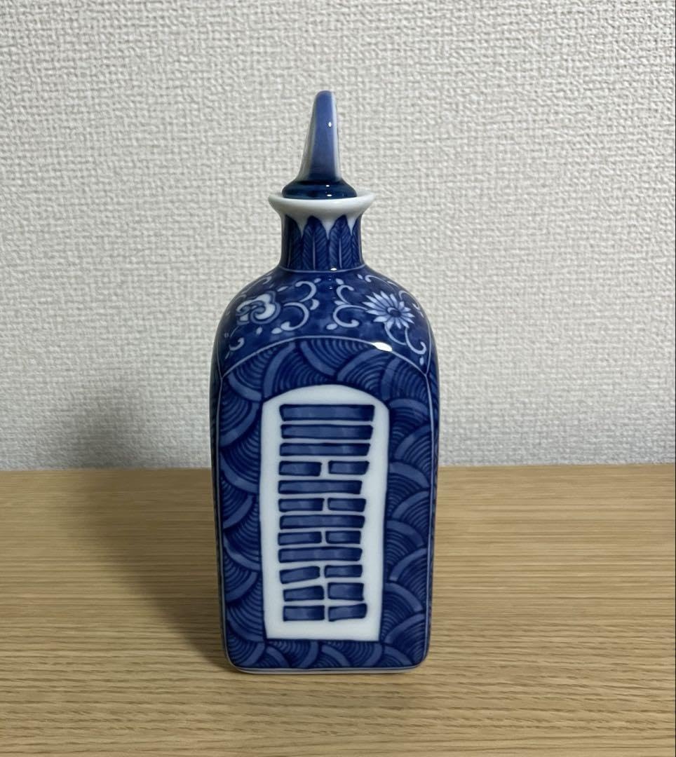 Amazon.co.jp: 龍峯窯 鳥居ユキデザイン 花風流 染付祥瑞文 角型徳利